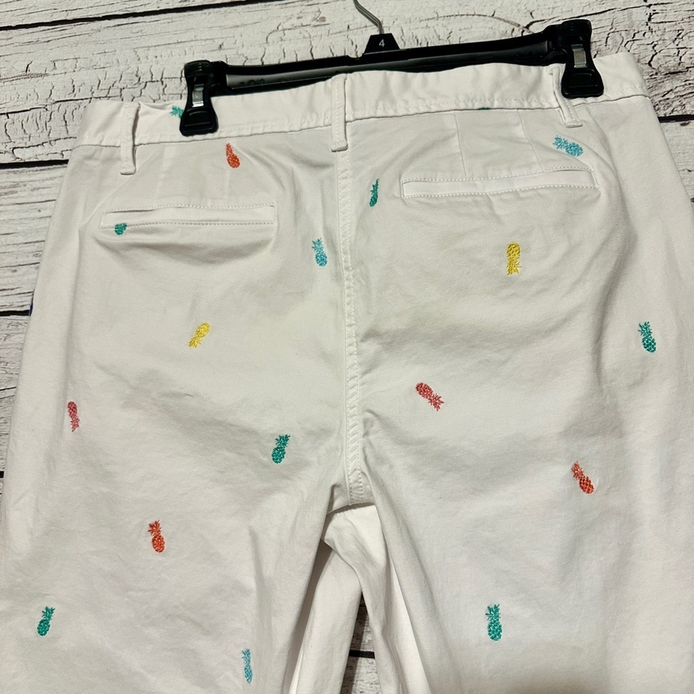 Talbots Relaxed Chino Pants Pineapple Embroidery White Size 10 Coastal Preppy - Picture 2 of 4